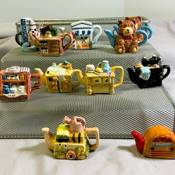 11 Red Rose Tea Miniature Teapots Collectible Figurines - Picture 4 of 6